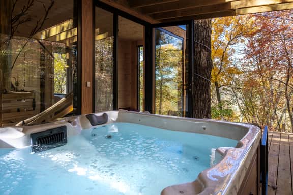 360° Glass Treehouse in the Canopy - The Cūbus